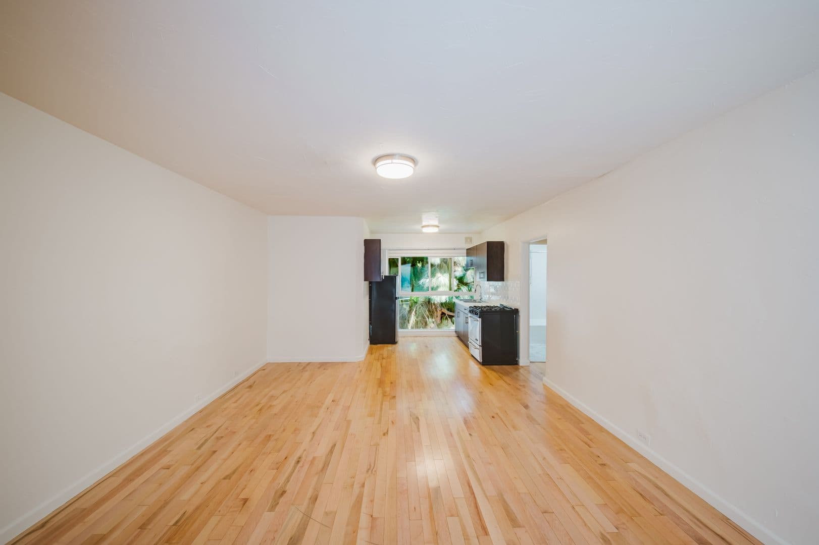 Beverly Hills Apartment: 485 S Roxbury Dr