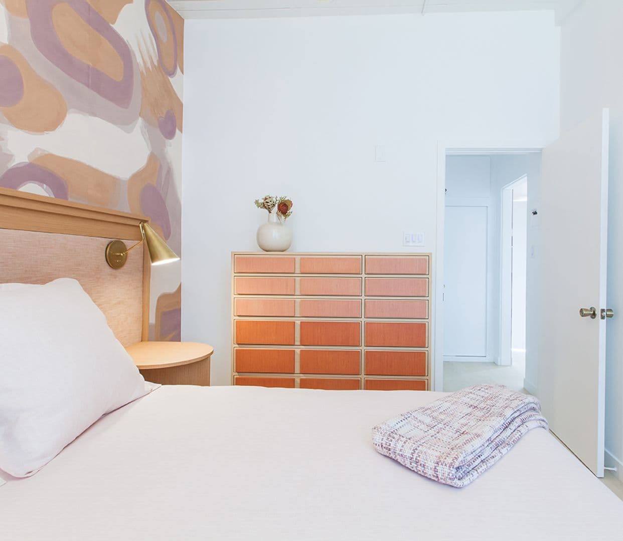 Los Angeles Apartment: 6871 Franklin Ave