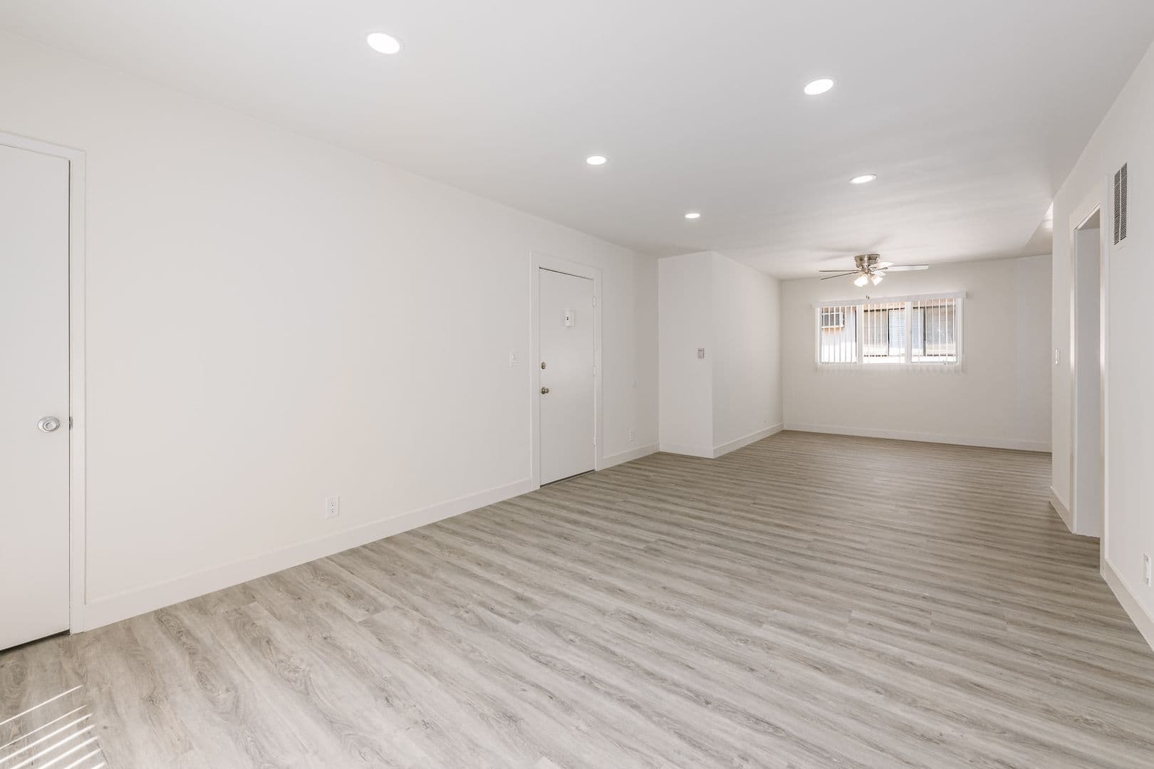 Los Angeles Apartment: 1339 S Ogden Dr