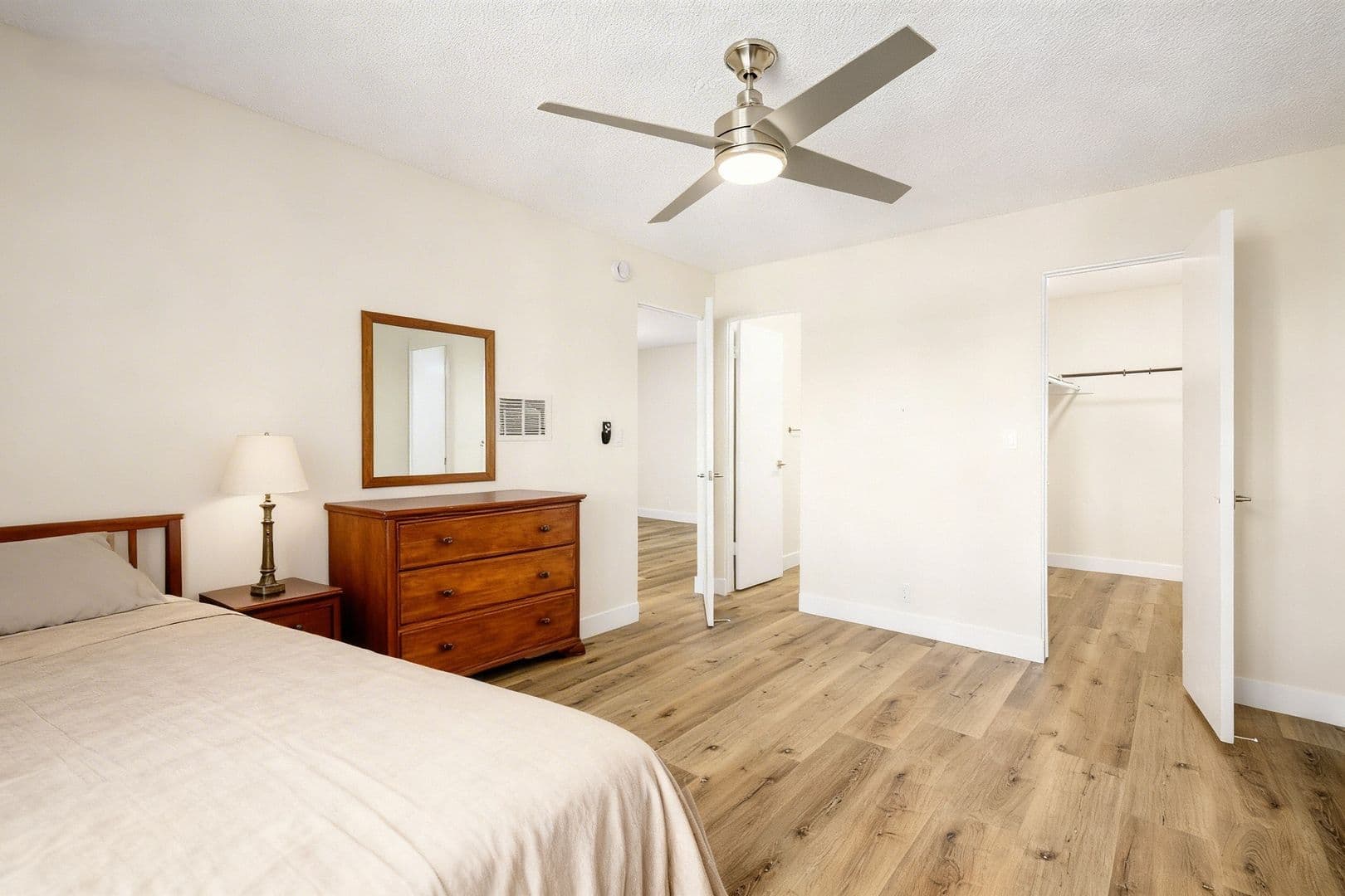 Van Nuys Apartment: 6861 Sepulveda Blvd