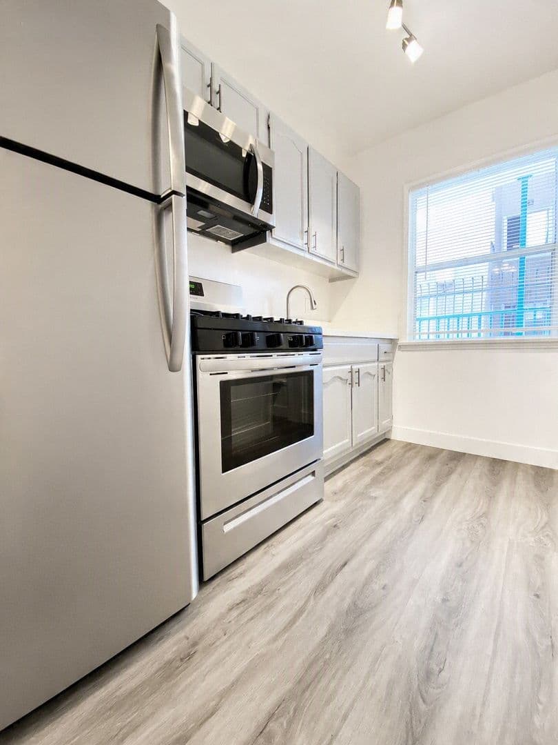 Los Angeles Apartment: 1210 N Berendo Street