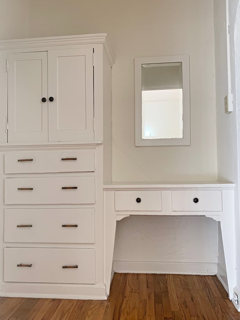 Los Angeles Apartment: 654 S Dunsmuir Ave