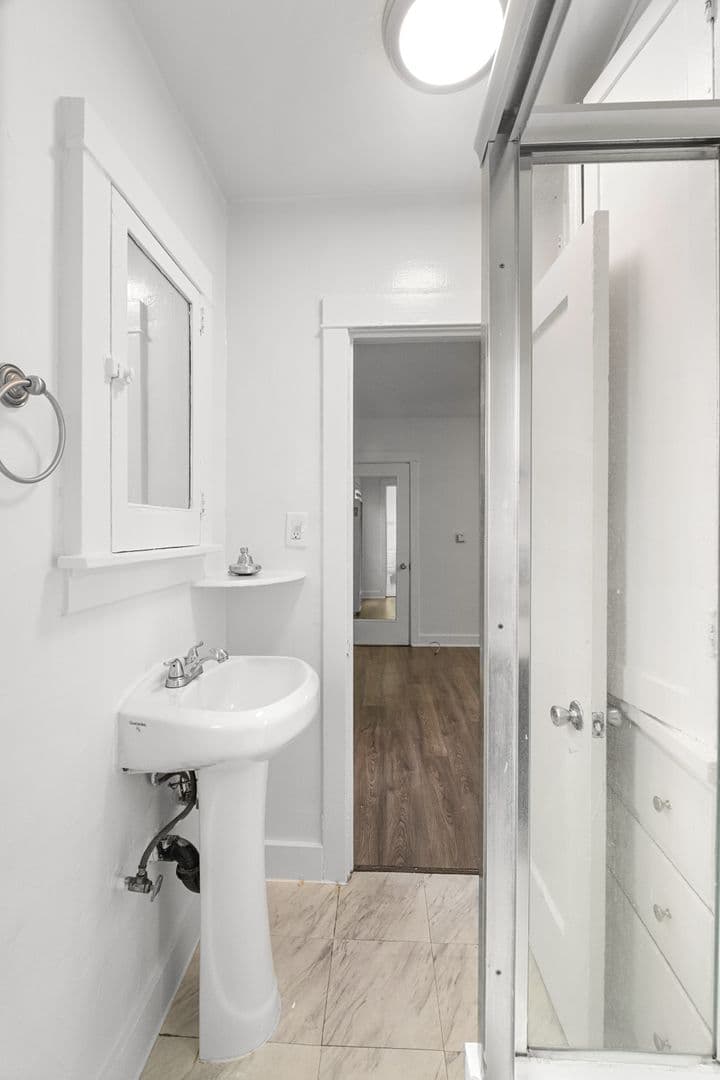 Los Angeles Apartment: 5414 Fountain Ave