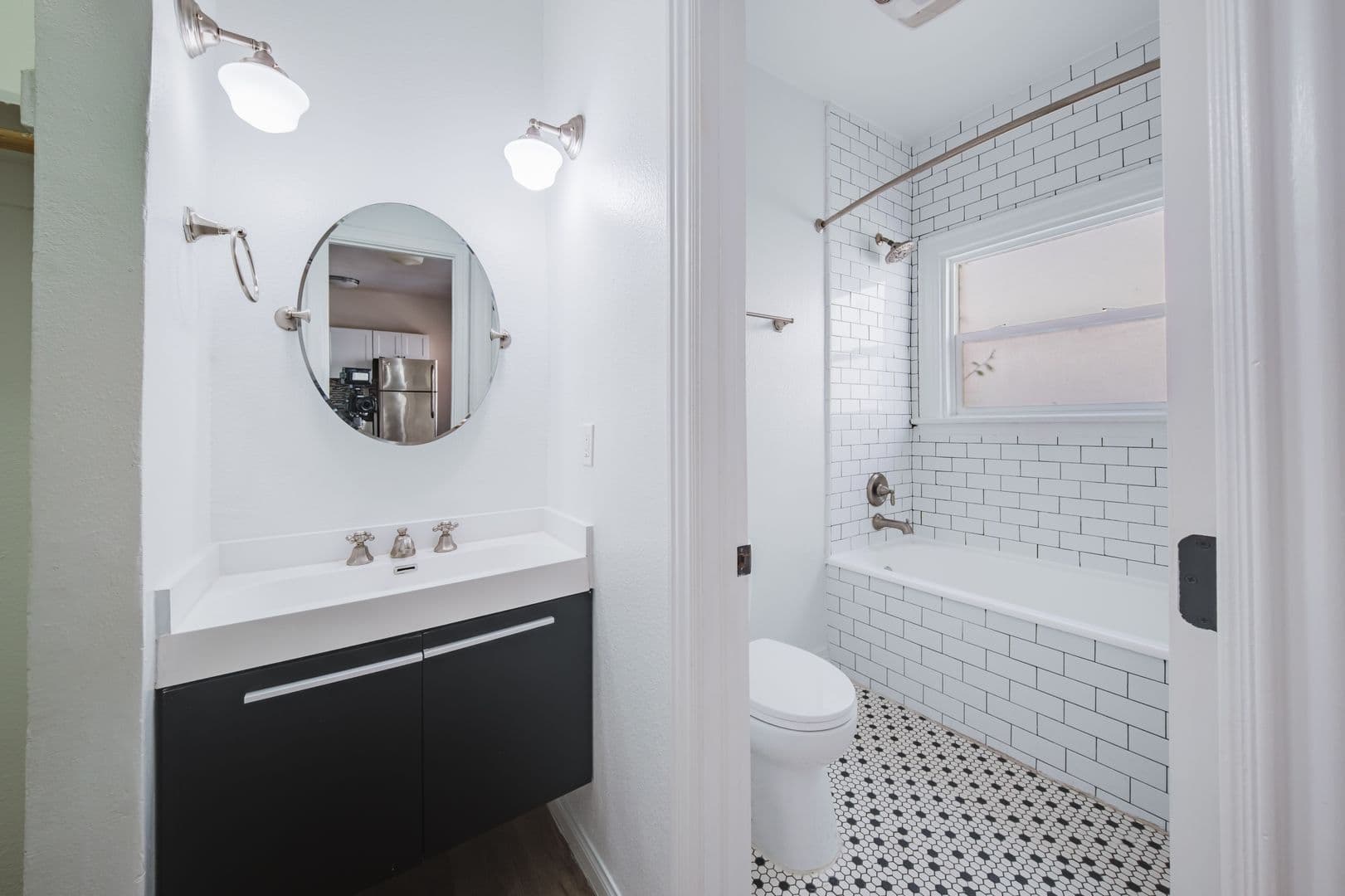 Los Angeles Apartment: 412 S Lake Street