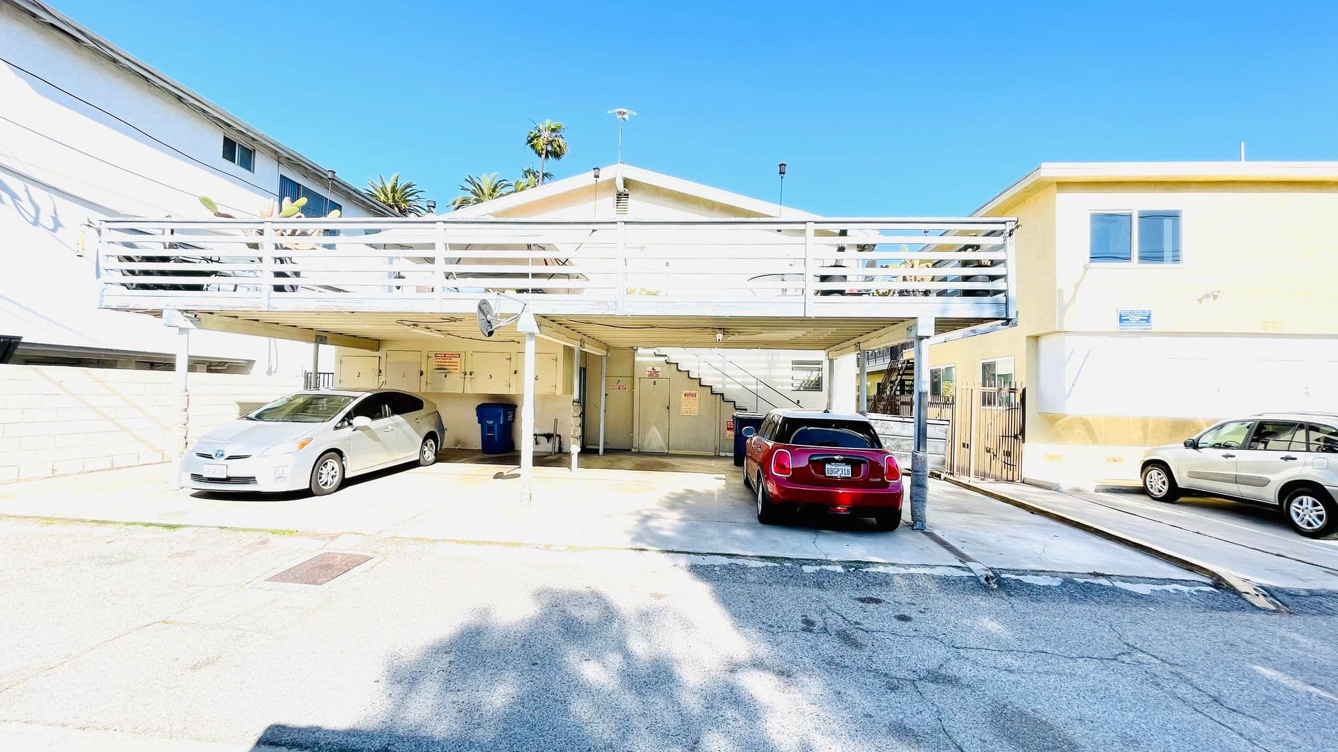 Los Angeles Apartment: 3721 Mentone Ave
