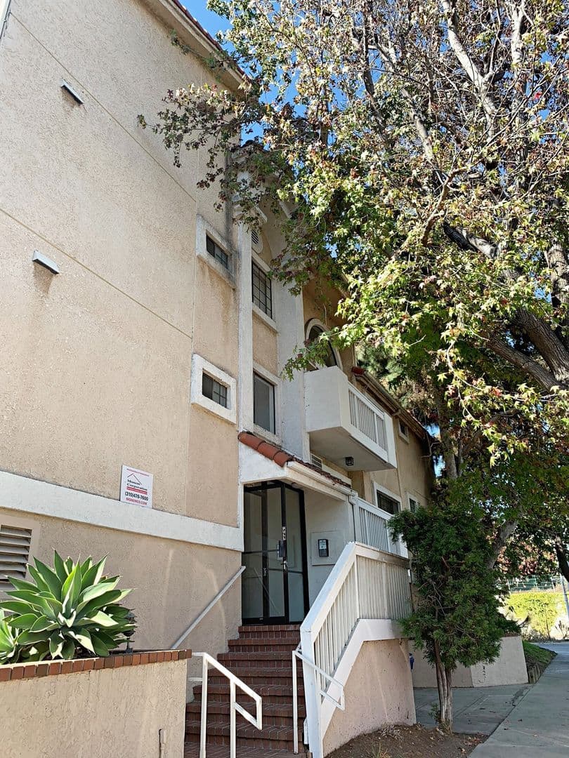 Los Angeles Apartment: 9801 Tabor Street