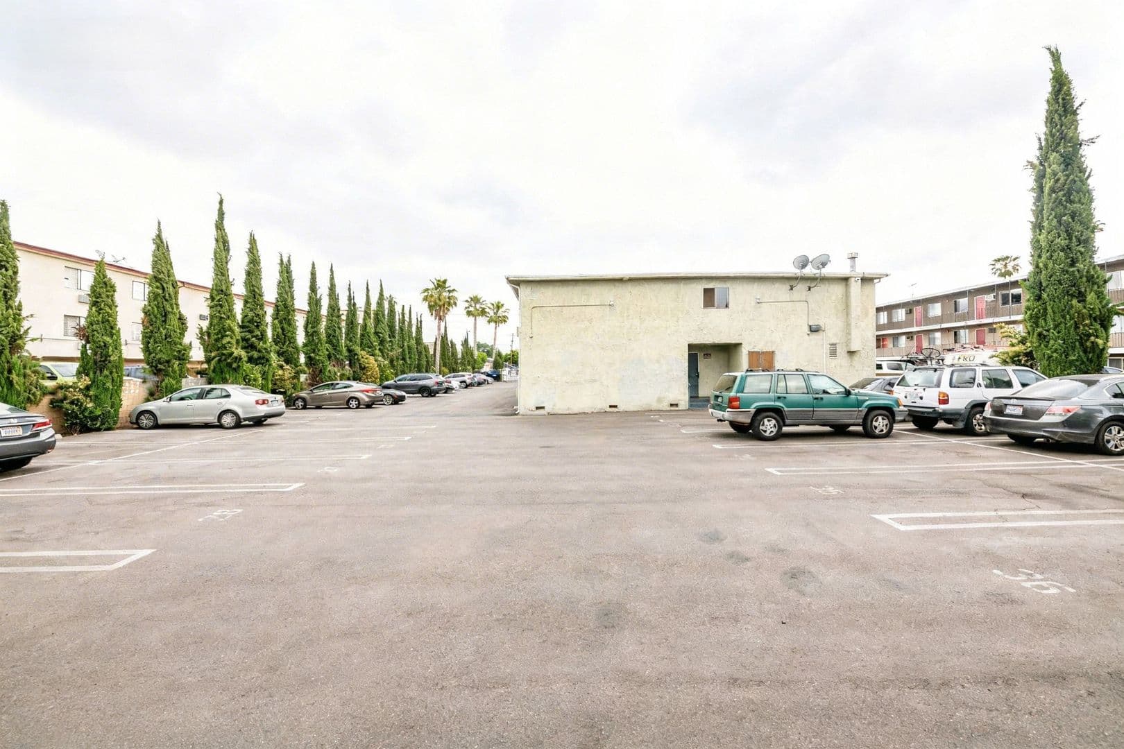 Van Nuys Apartment: 6861 Sepulveda Blvd