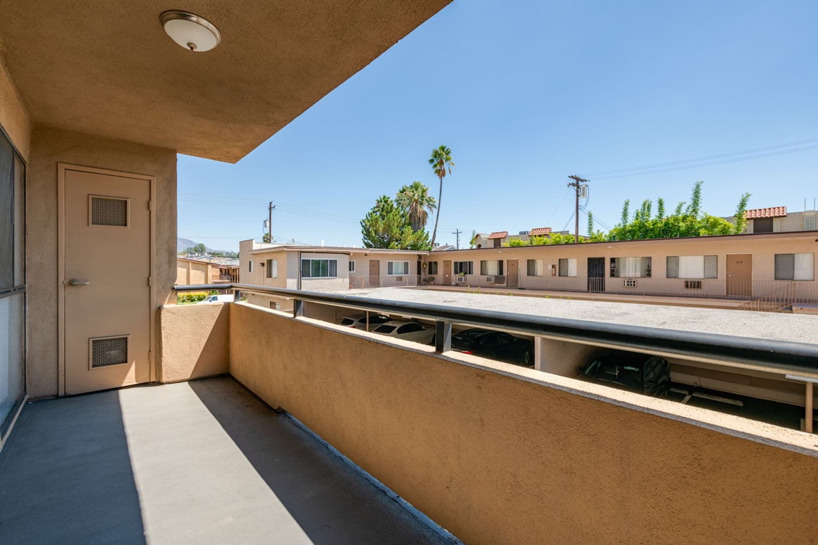 Burbank Apartment: 1725 Grismer Ave