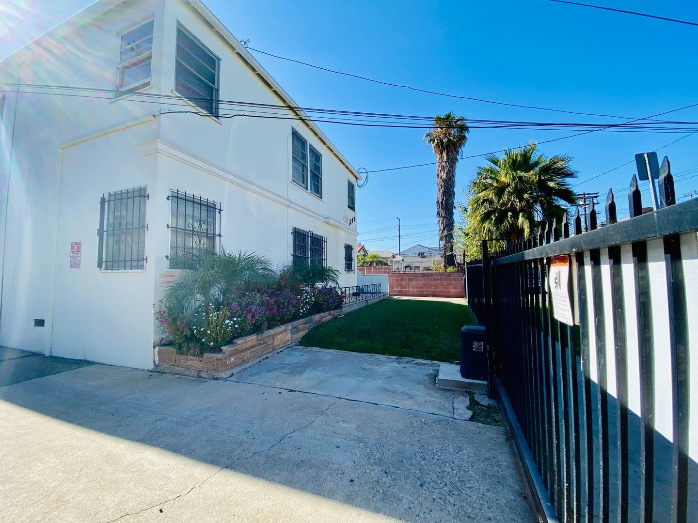 Los Angeles Apartment: 1249 N Edgemont Street