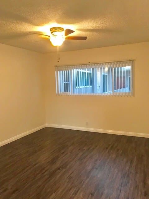 Hawthorne Apartment: 4050 W El Segundo Blvd