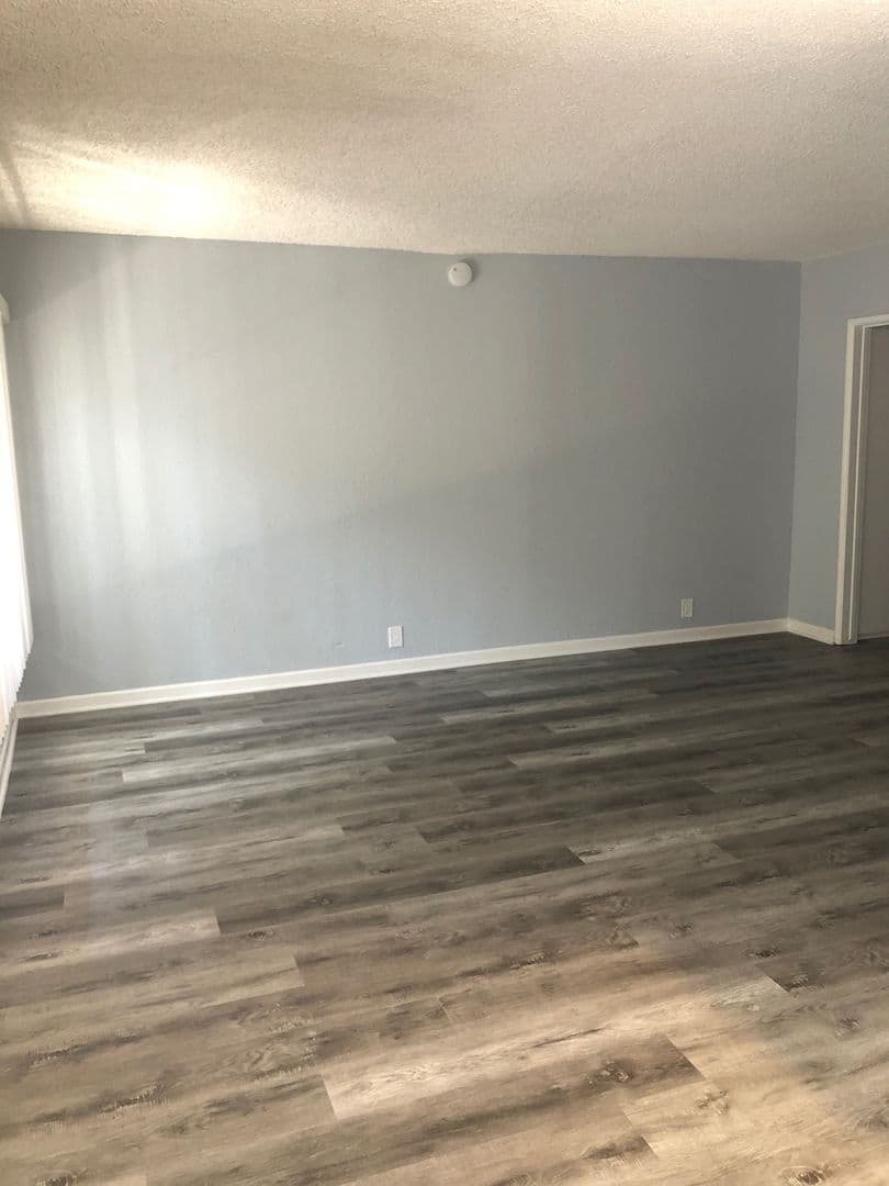 Los Angeles Apartment: 4847 W. Slauson Ave