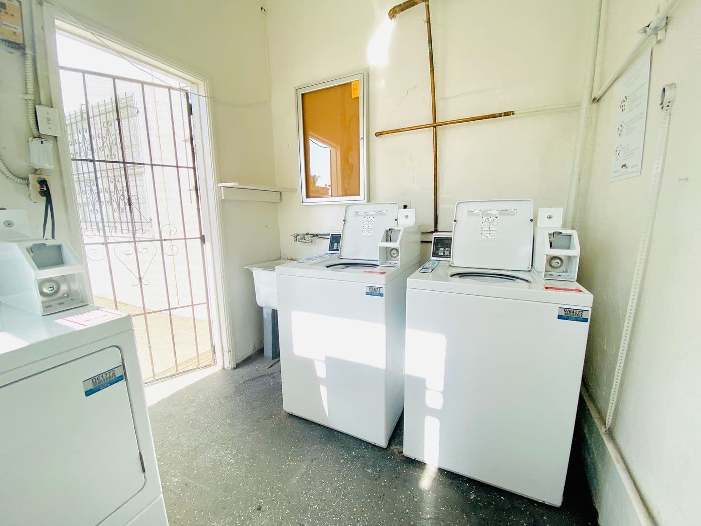 Los Angeles Apartment: 1249 N Edgemont Street