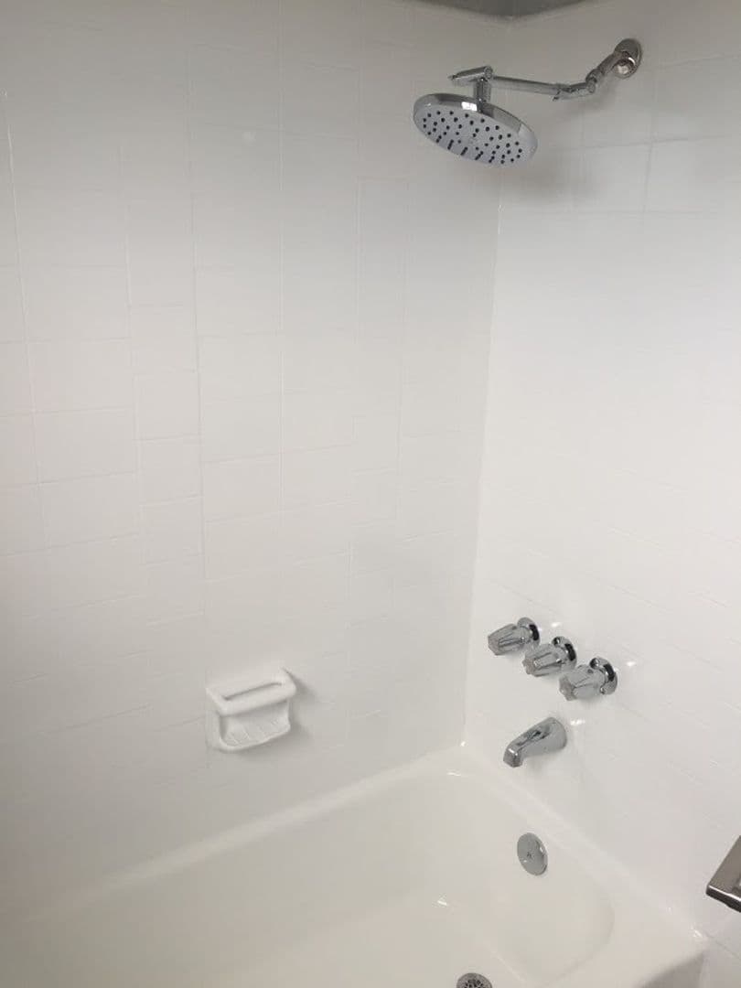 Hawthorne Apartment: 4050 W El Segundo Blvd