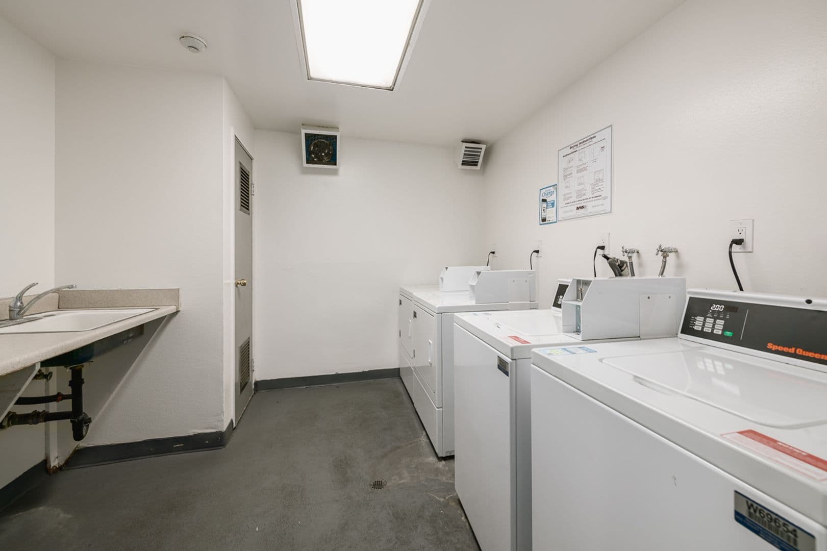 Burbank Apartment: 1725 Grismer Ave