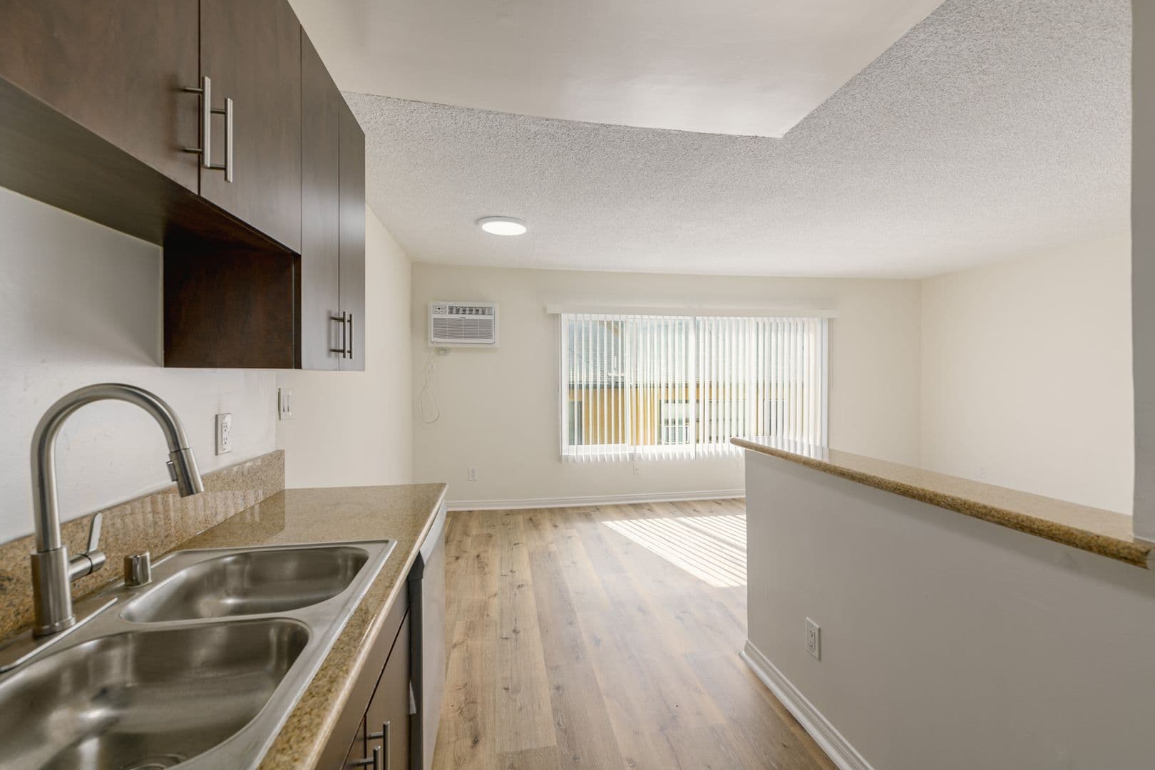 Los Angeles Apartment: 1847 Winona Blvd