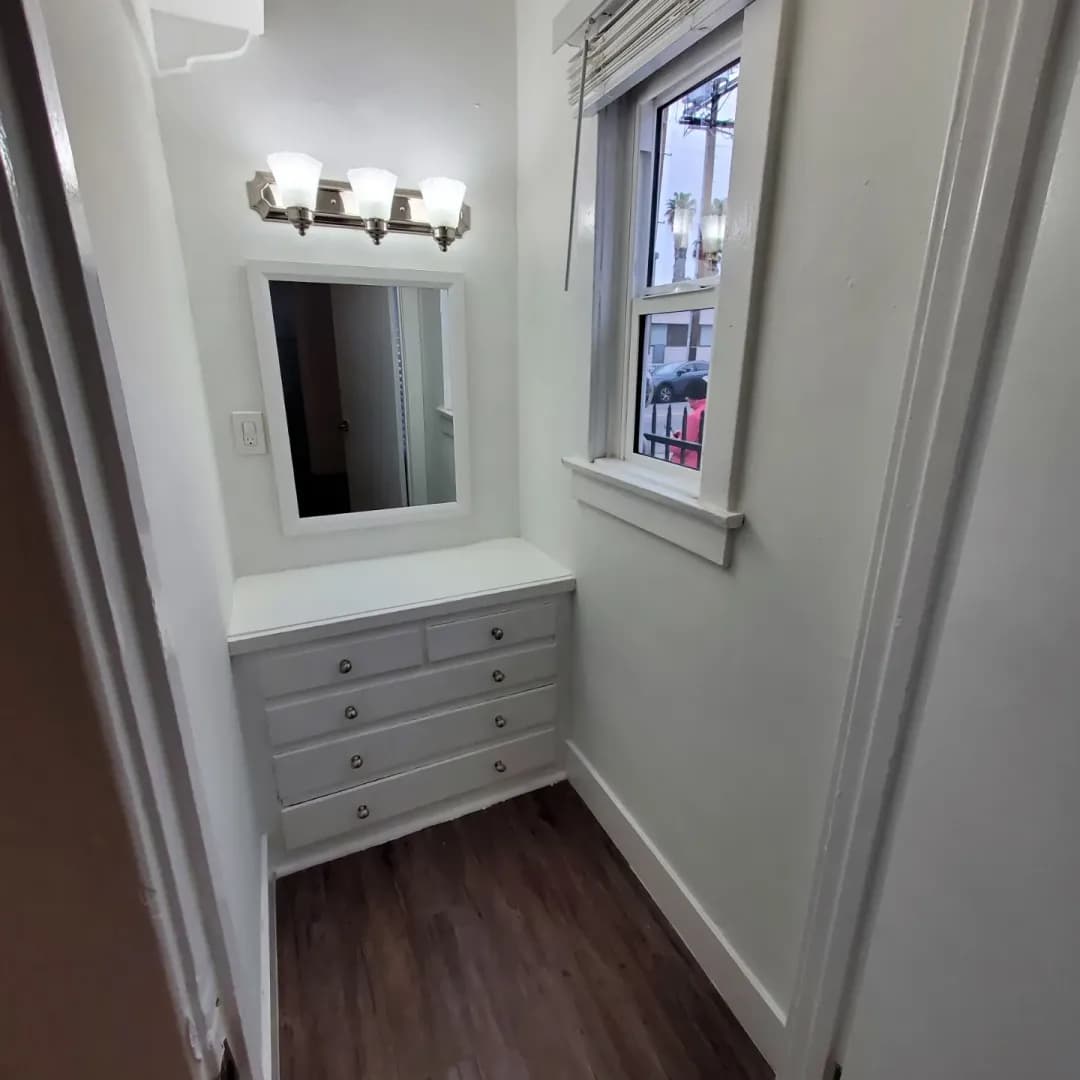 Los Angeles Apartment: 5414 Fountain Ave