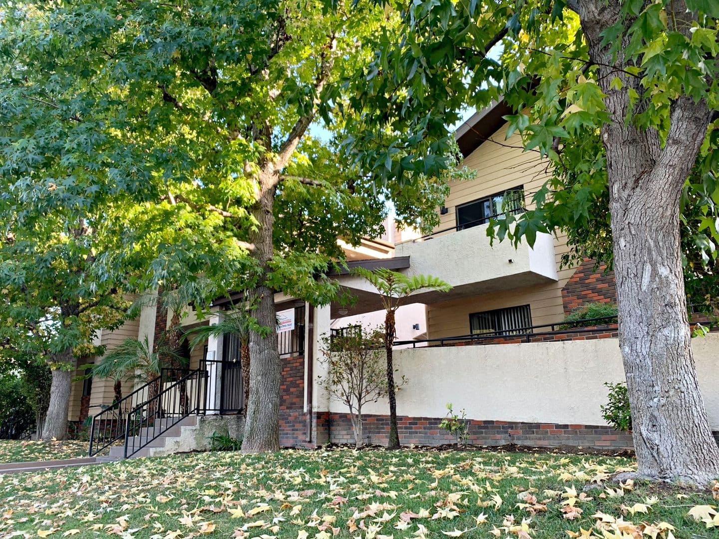 Glendale Apartment: 1010 - 1012 E Acacia Ave