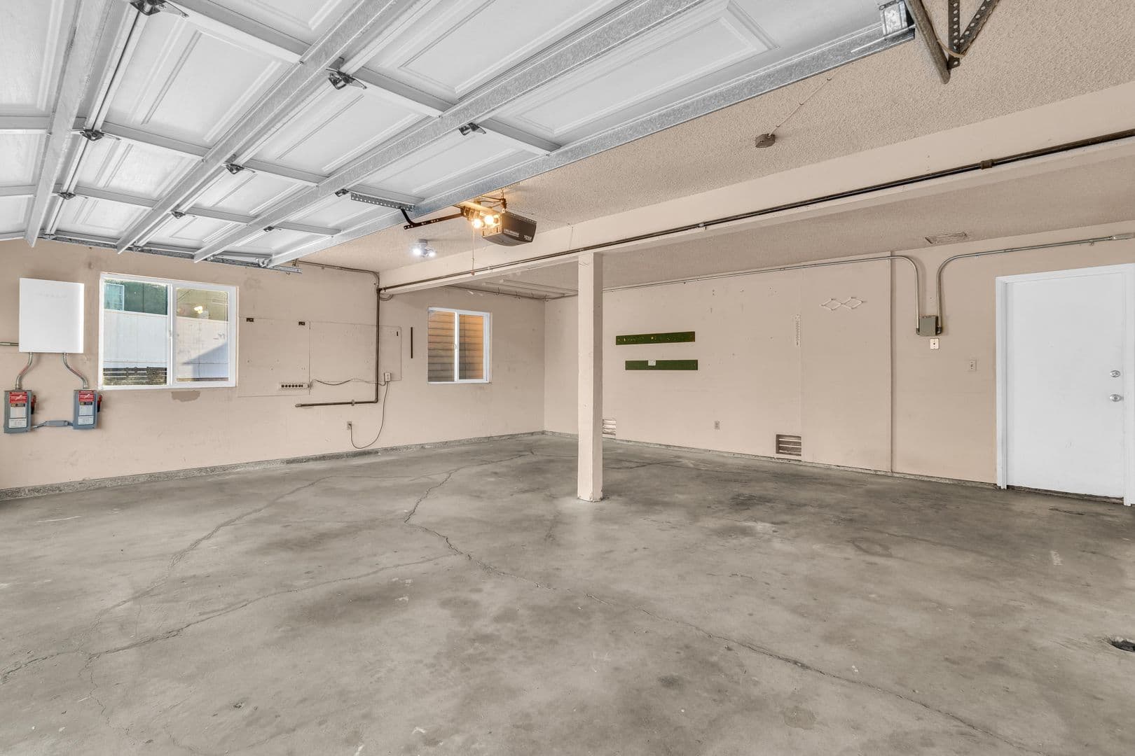 El Cajon House: 166 Cottonpatch Way