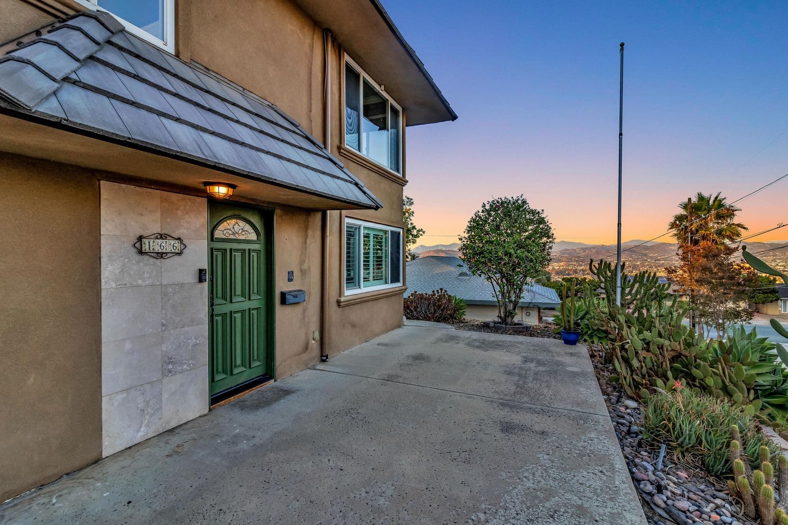 El Cajon House: 166 Cottonpatch Way