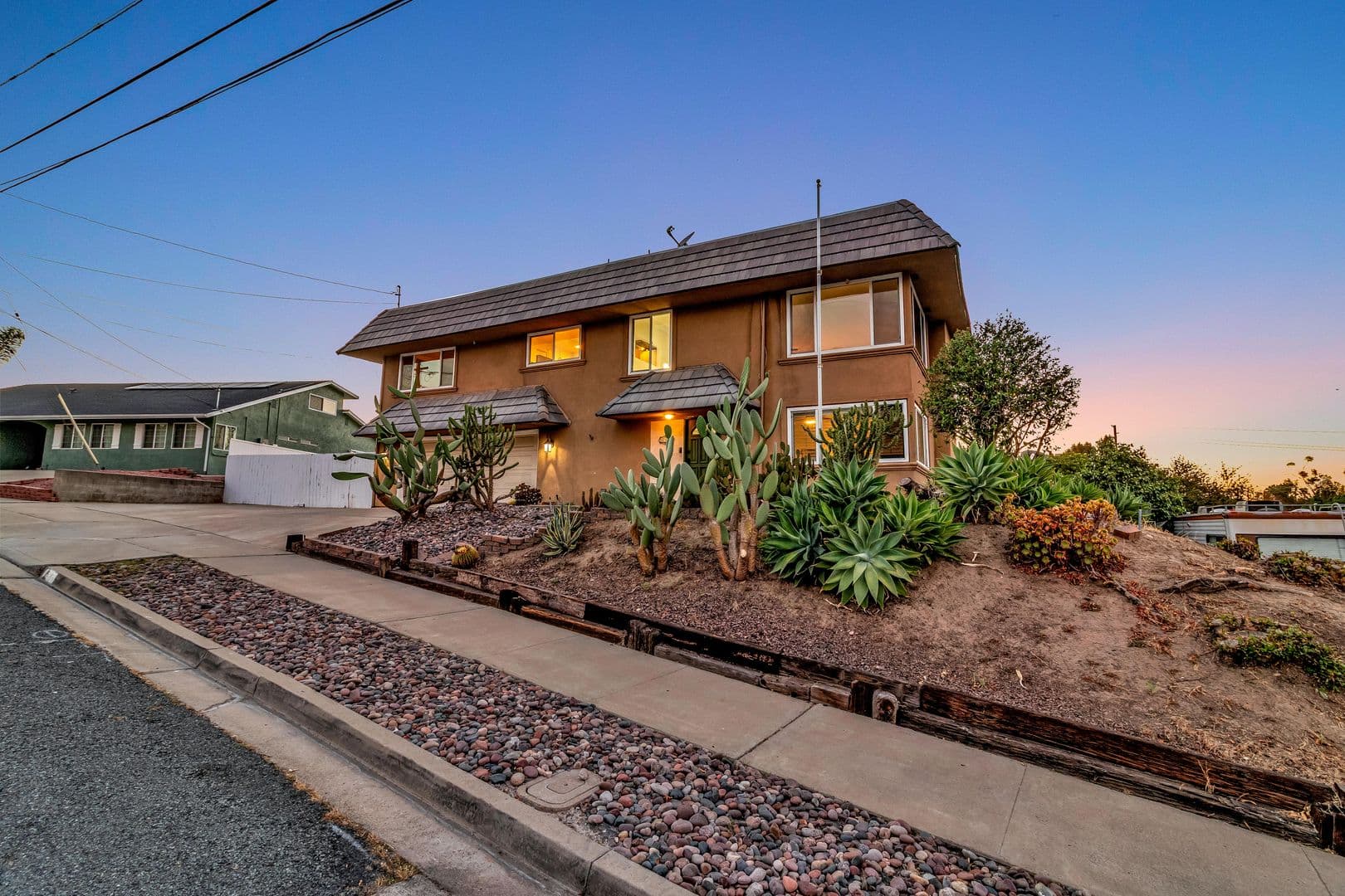 El Cajon House: 166 Cottonpatch Way