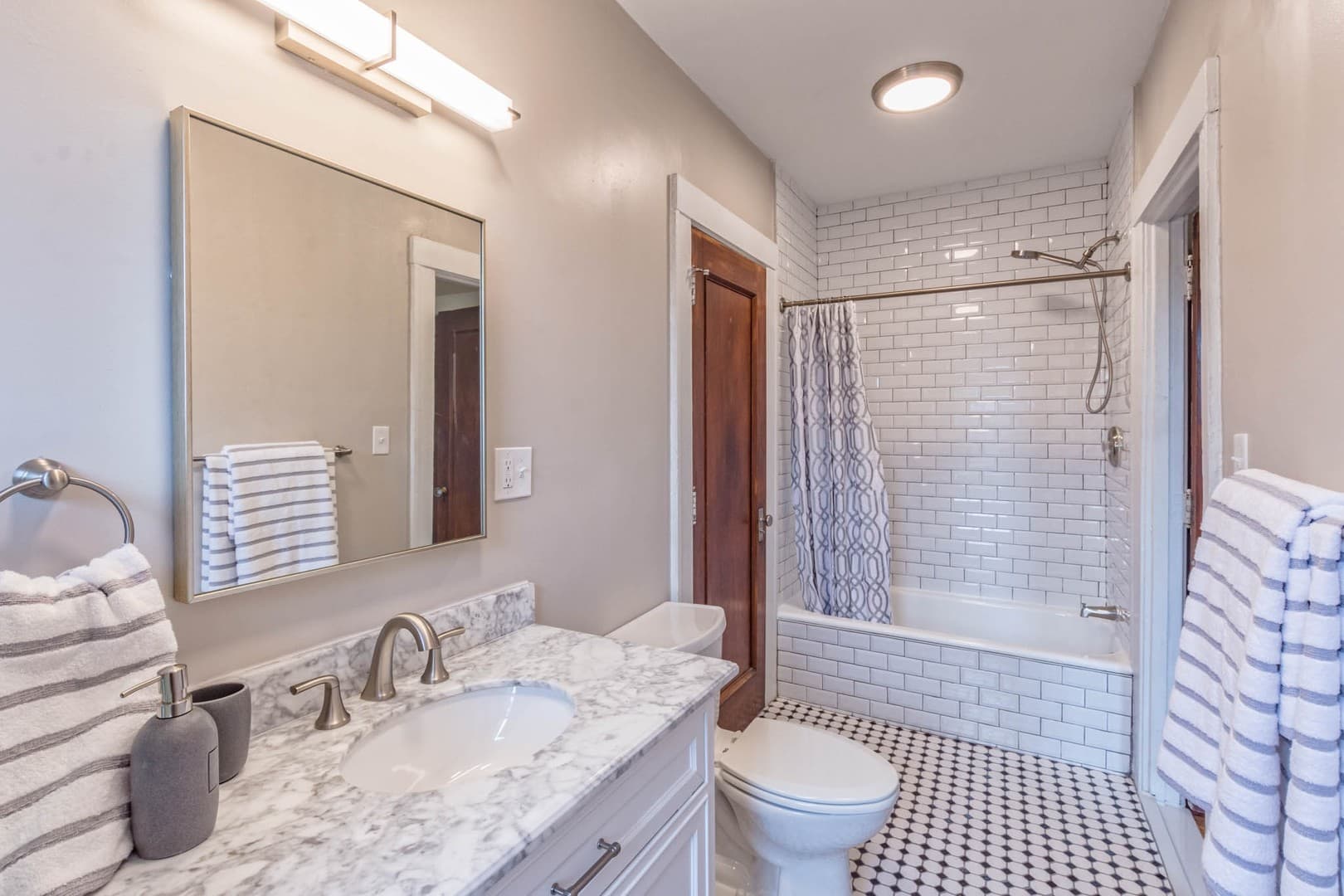 Rochester Apartment: 253 Alexander St