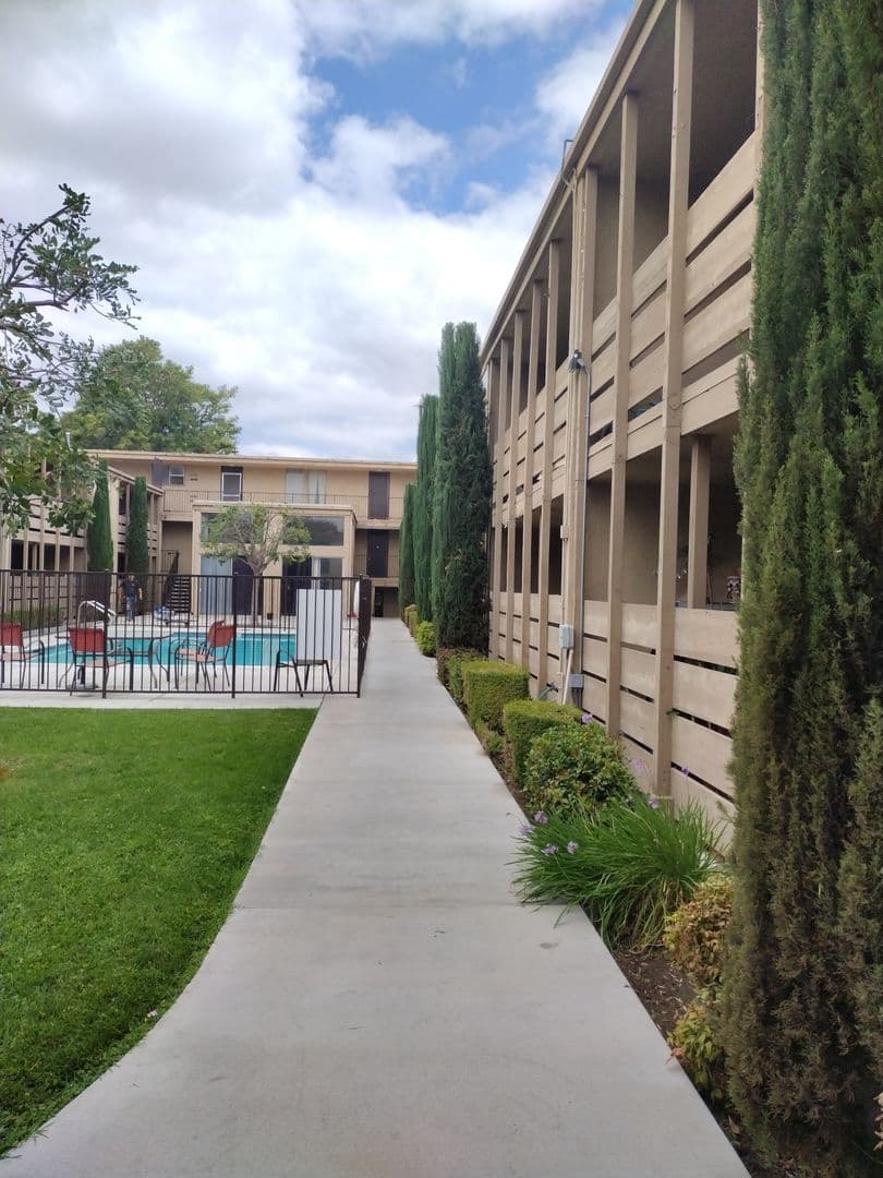 Riverside Apartment: 8715 Magnolia Ave