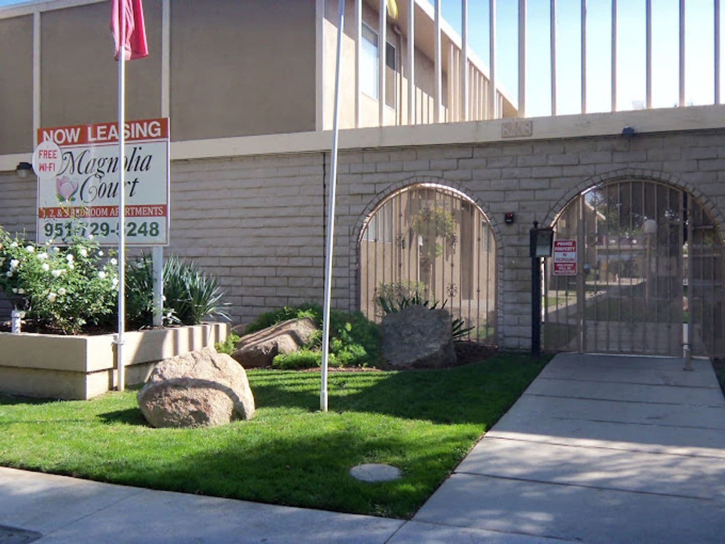 Riverside Apartment: 8208 Magnolia ave