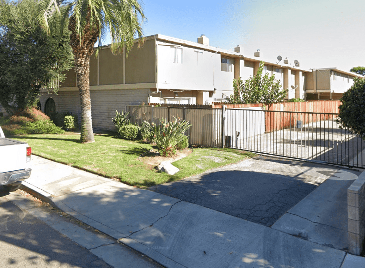 Riverside Apartment: 8208 Magnolia ave