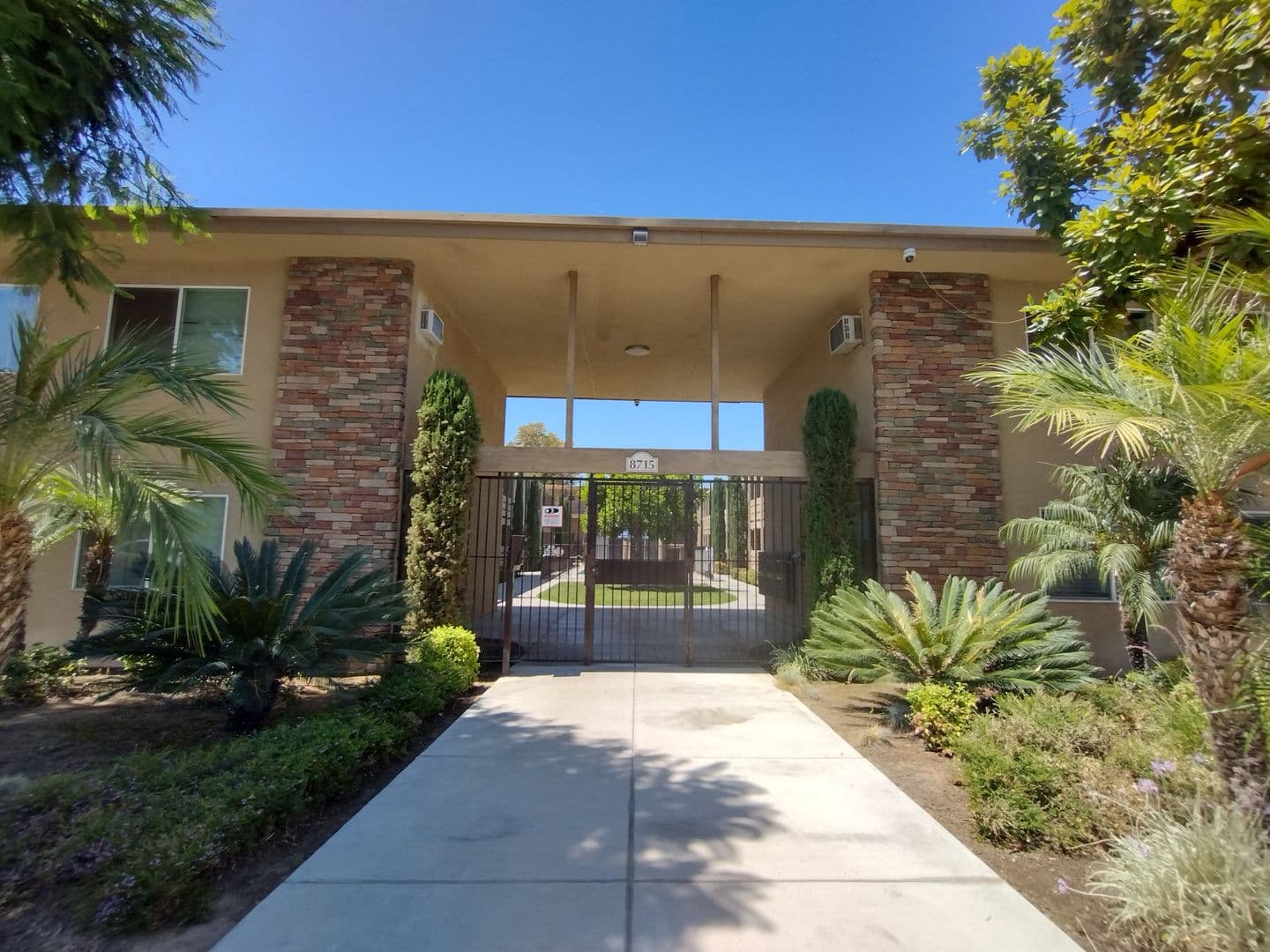 Riverside Apartment: 8715 Magnolia Ave