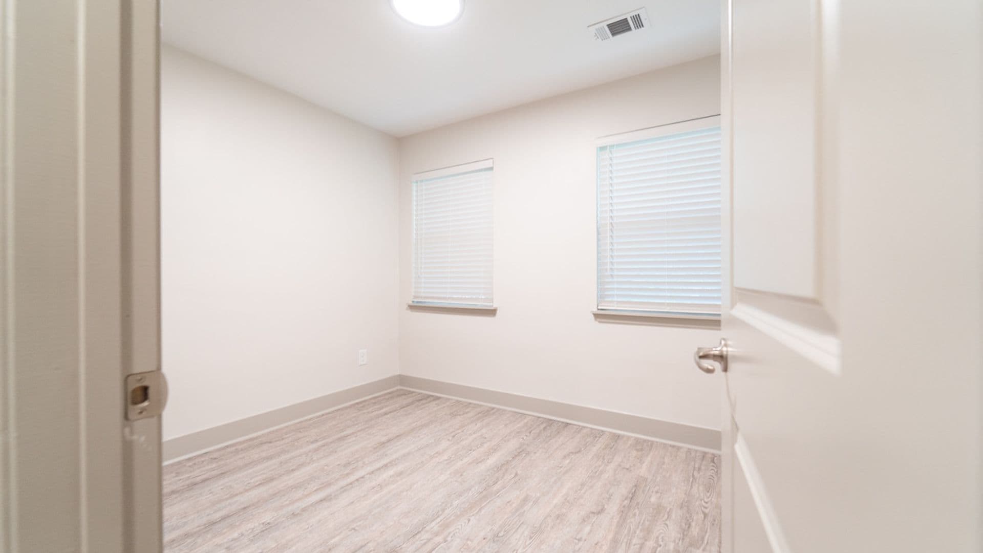 Decatur Apartment: 2085 Powell Ln