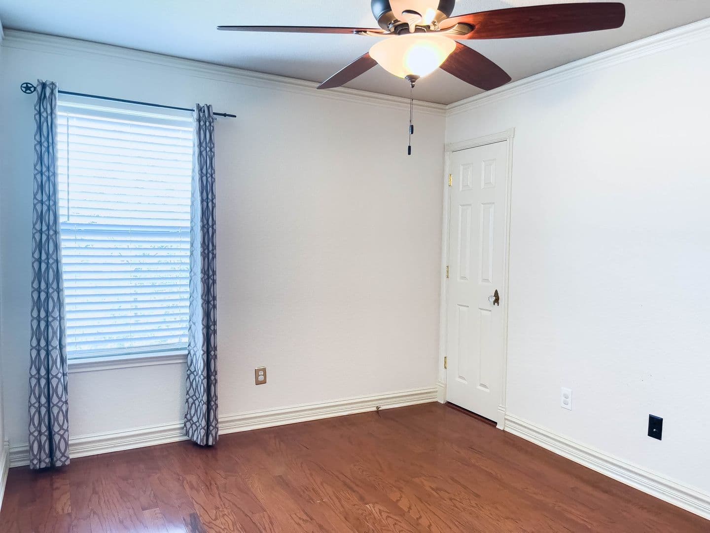 Cedar Park House: 601 Cherry Creek Drive, Unit 4
