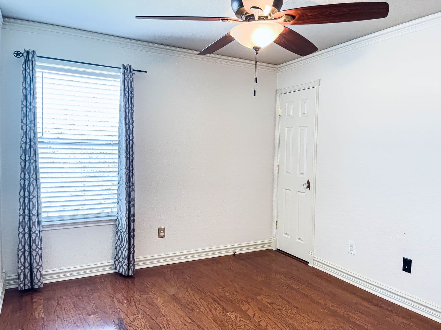 Cedar Park House: 601 Cherry Creek Drive, Unit 4