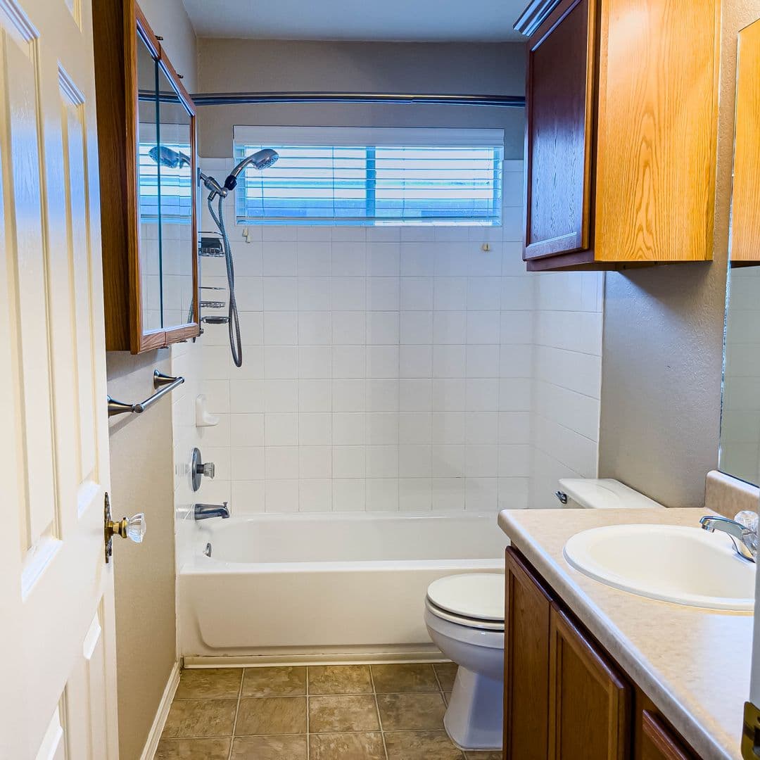 Cedar Park House: 601 Cherry Creek Drive, Unit 4