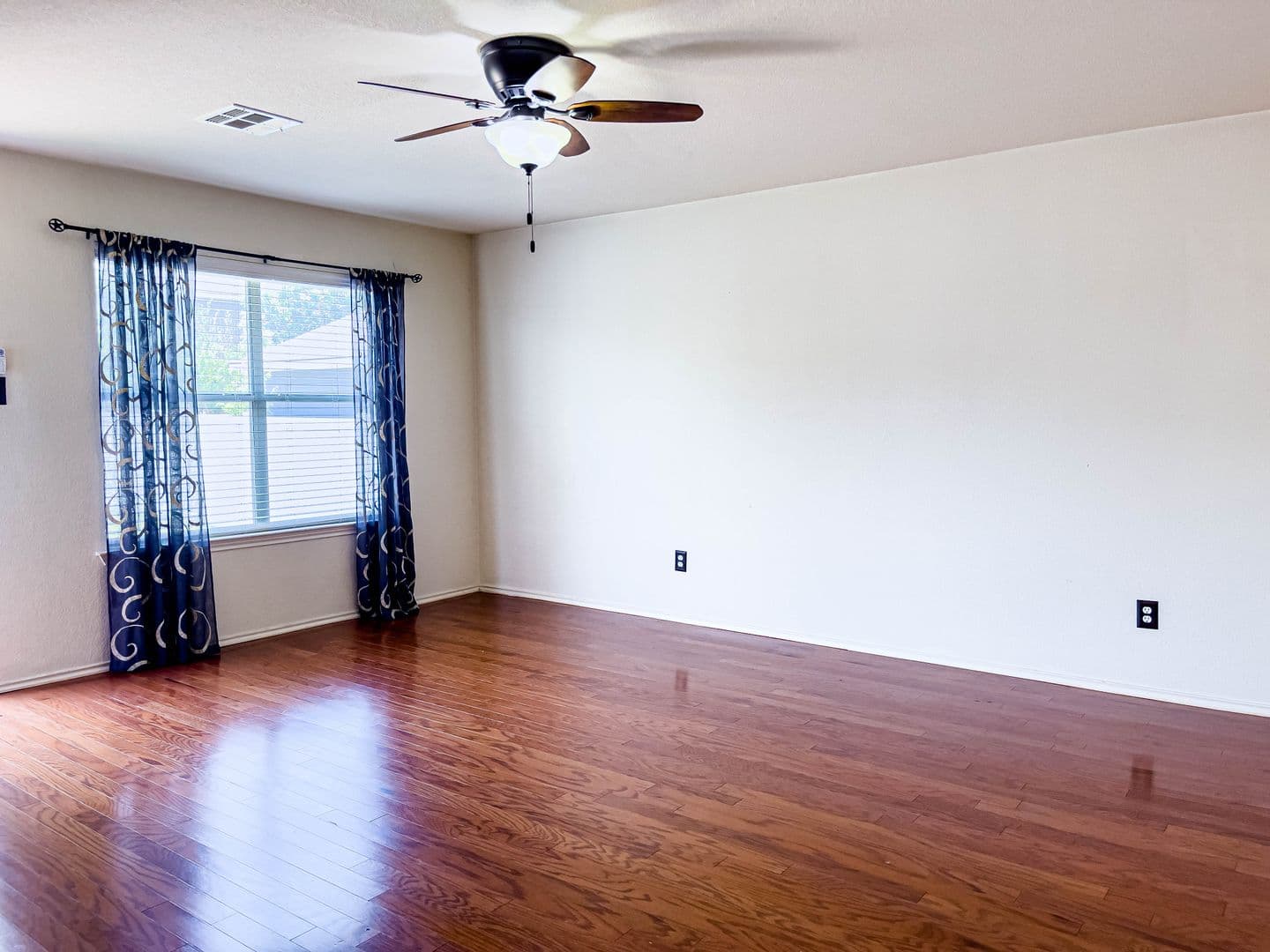 Cedar Park House: 601 Cherry Creek Drive, Unit 4