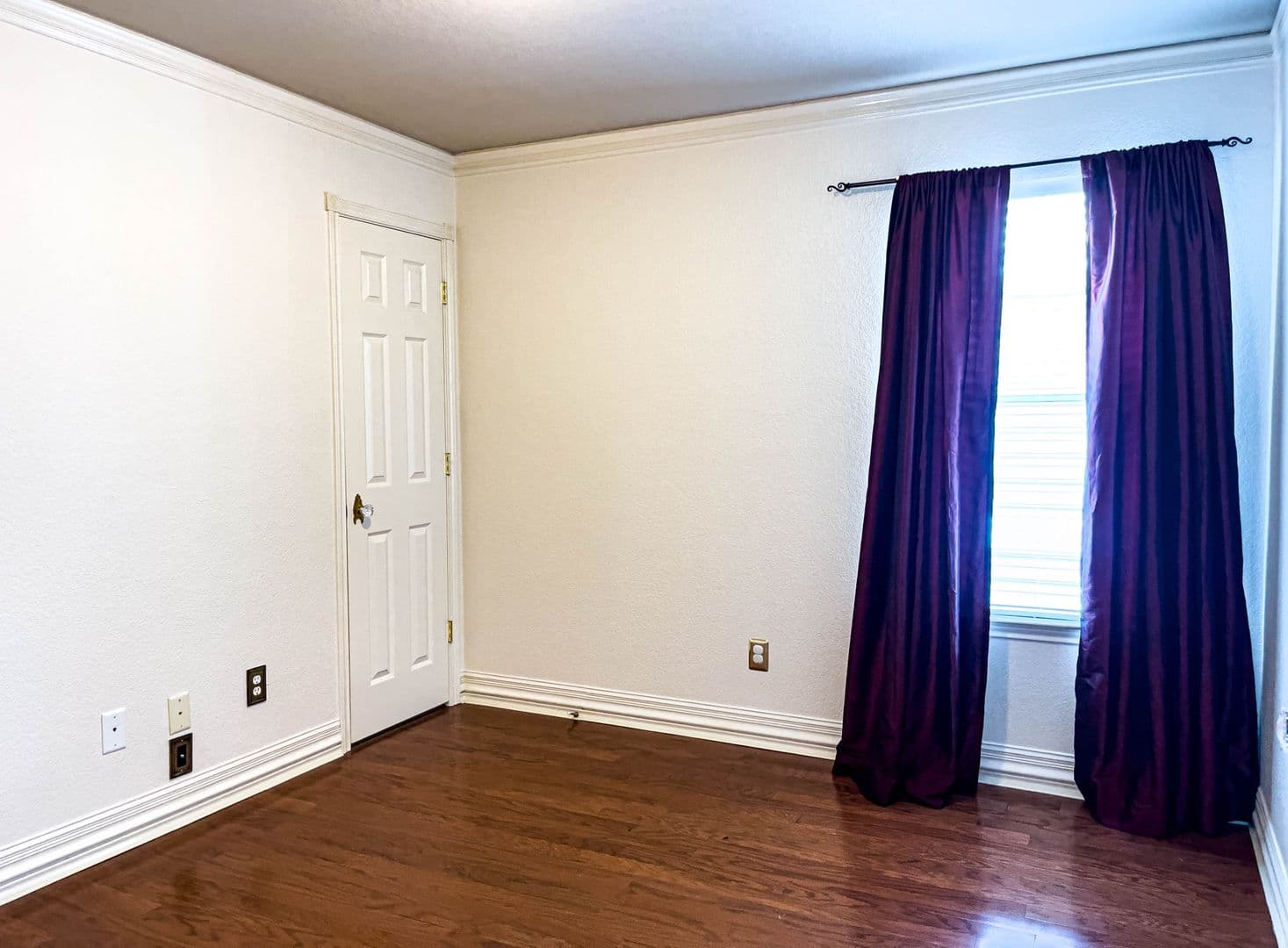 Cedar Park House: 601 Cherry Creek Drive, Unit 4