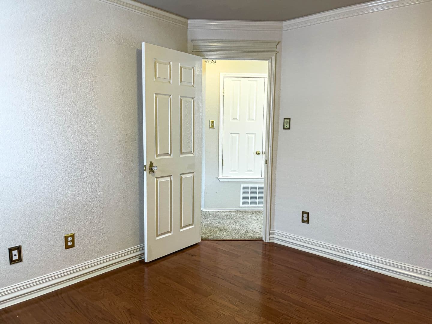 Cedar Park House: 601 Cherry Creek Drive, Unit 4