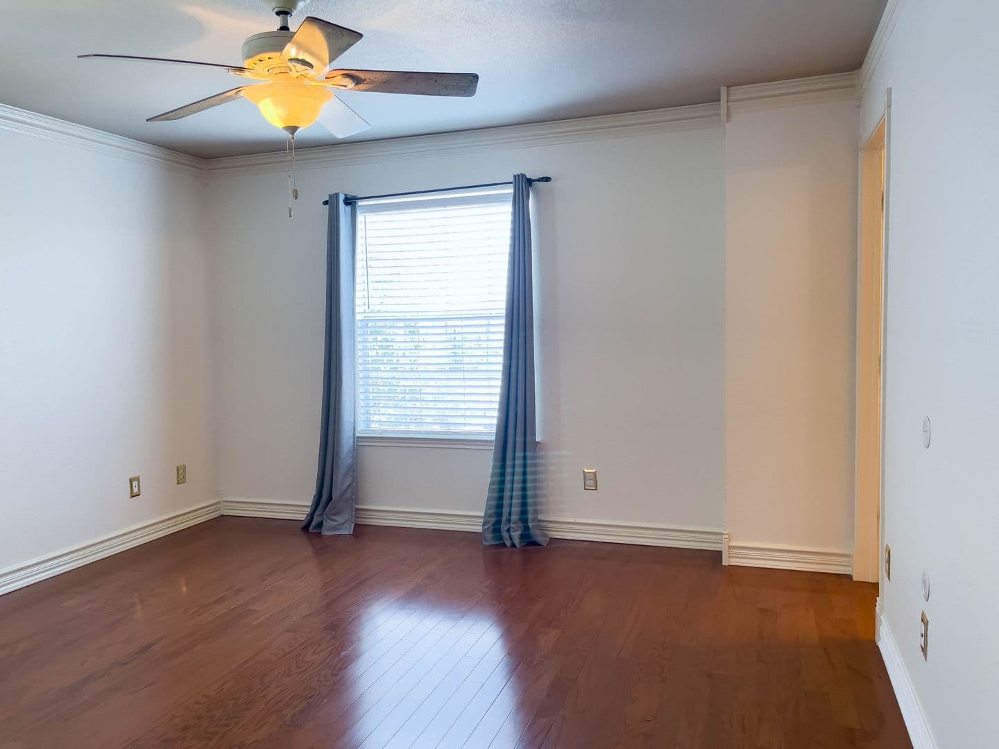 Cedar Park House: 601 Cherry Creek Drive, Unit 4