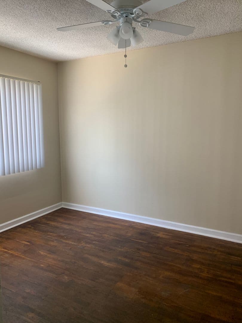 Long Beach Apartment: 1028 Redondo Ave