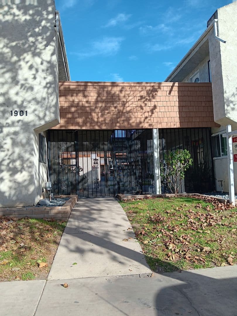 Santa Ana Apartment: 1901 N. Spurgeon Street