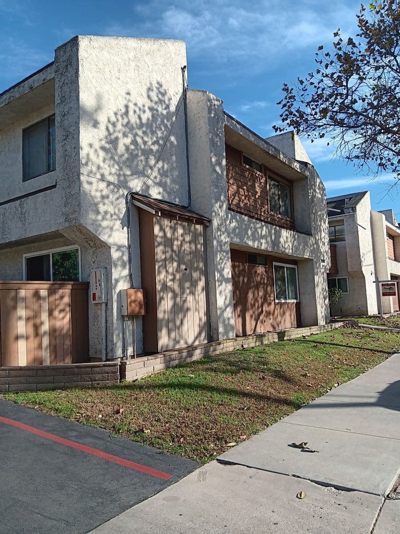 Santa Ana Apartment: 1901 N. Spurgeon Street