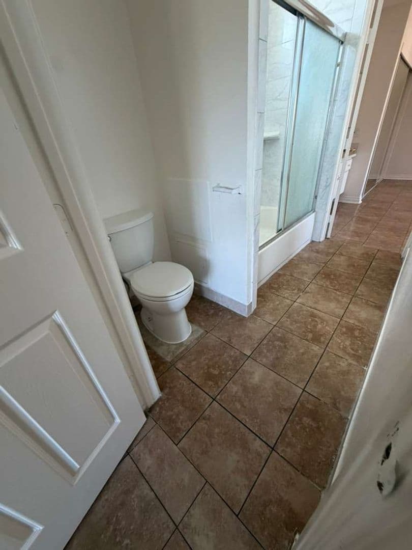 Midway City Apartment: 14892 Harper St