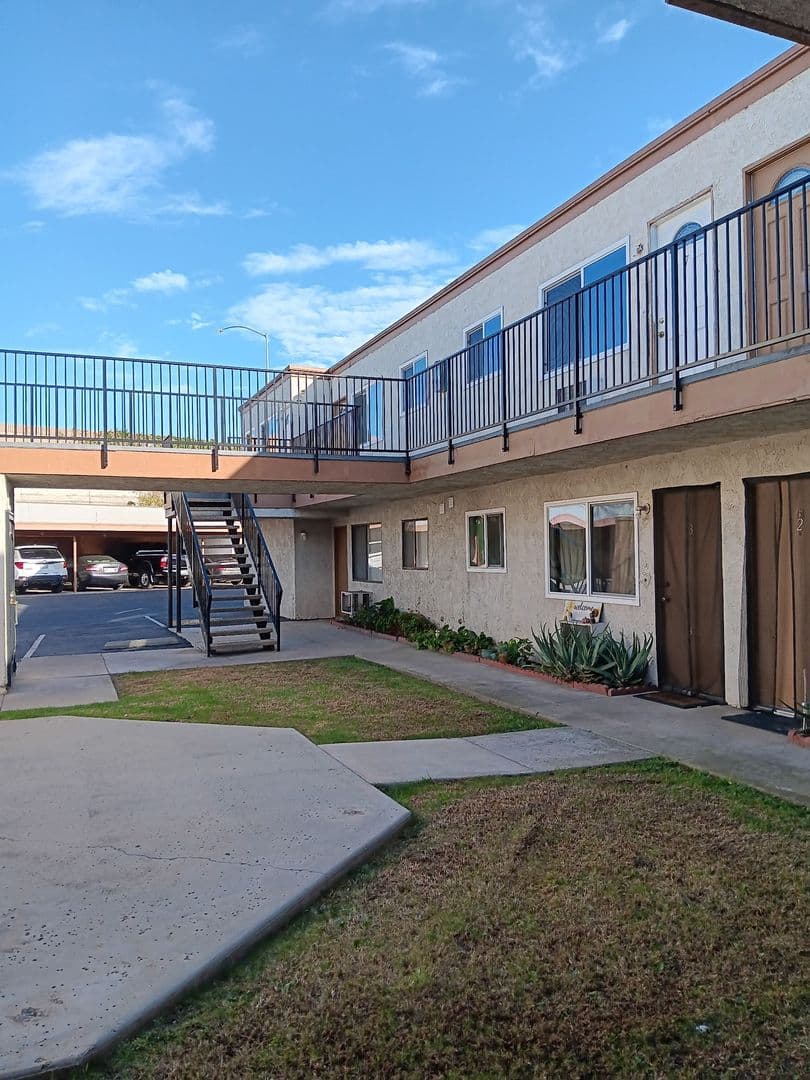 Santa Ana Apartment: 1901 N. Spurgeon Street