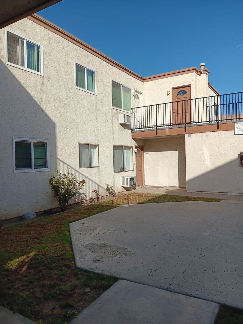 Santa Ana Apartment: 1901 N. Spurgeon Street