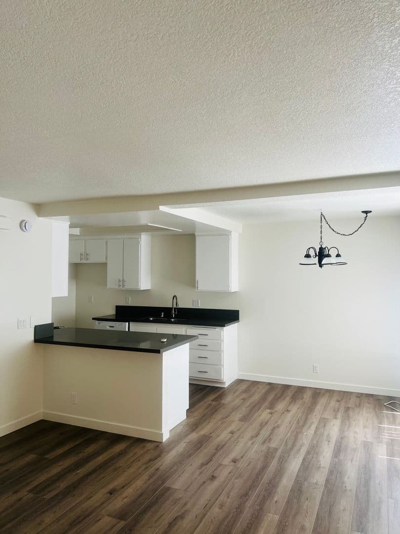 Anaheim Apartment: 1200 & 1210 S. Sharon Cir.