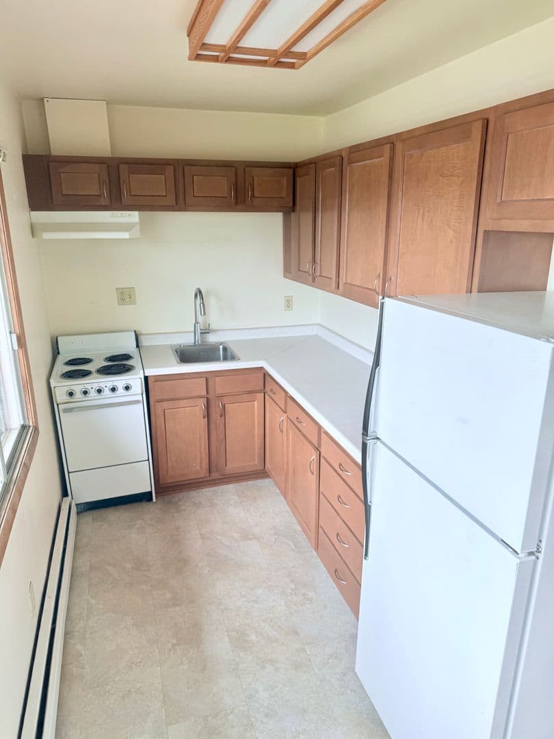 Whitewater Apartment: 1121 W. Carriage Dr.