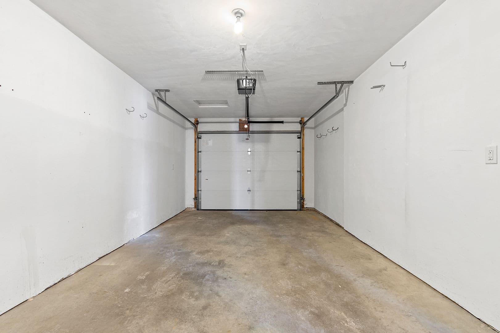Cecil Apartment: 304 - 308 Golfview Road