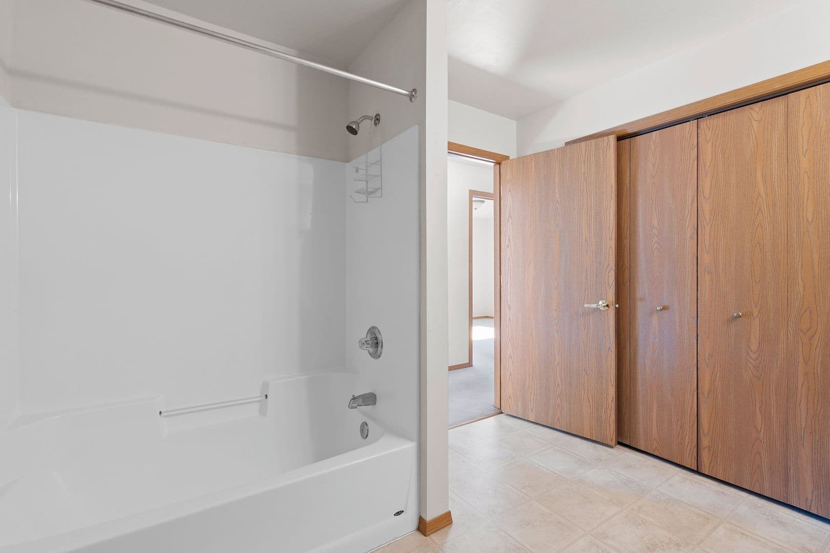 Cecil Apartment: 308 Golfview Road
