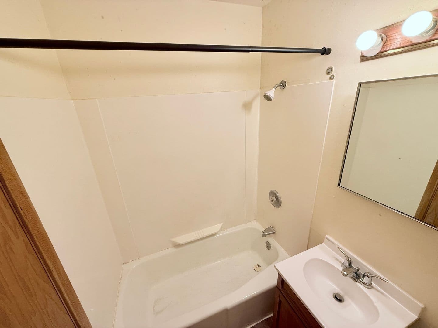Whitewater Apartment: 1121 W. Carriage Dr.