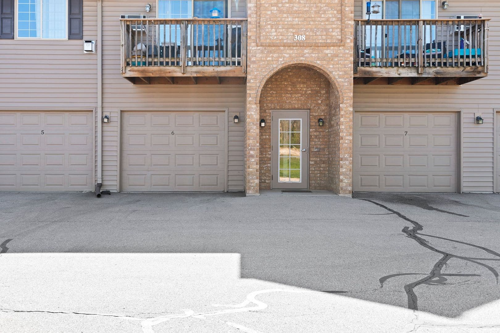 Cecil Apartment: 304 - 308 Golfview Road