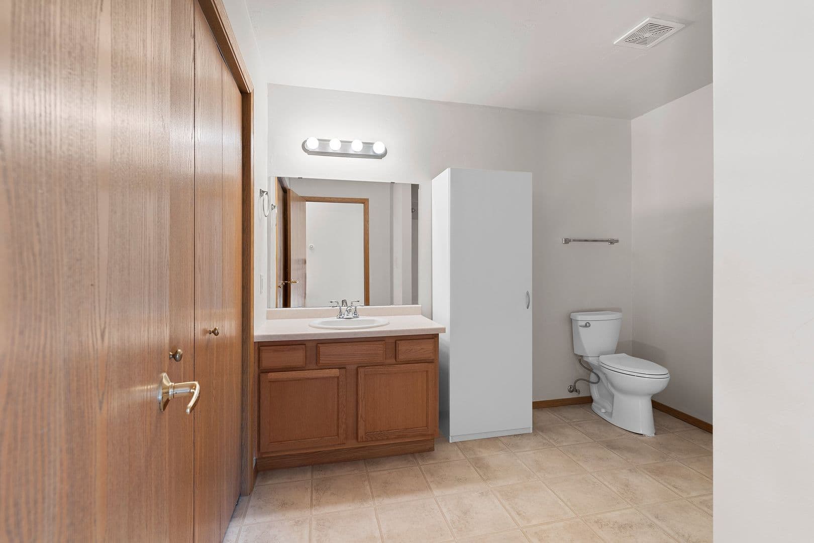 Cecil Apartment: 308 Golfview Road